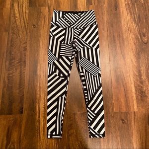 Victoria's Secret Pants & Jumpsuits - Victoria’s Secret Black and White Leggings Victoria's Secret Pants & Jumpsuits - Victoria’s Secret Black and White Leggings
